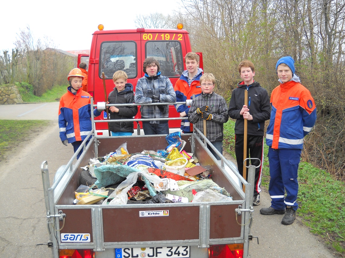 Schietsammeln in Erfde - Aktion sauberes Dorf